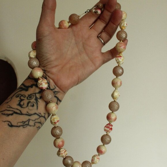 Vintage 1960s Necklace, Pink and White Large Beads with Gold Spacers Mod Jewelry - Picture 9 of 9